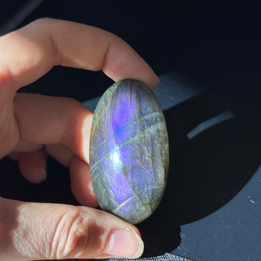 Lila Labradorit Cabochon ~ 60A