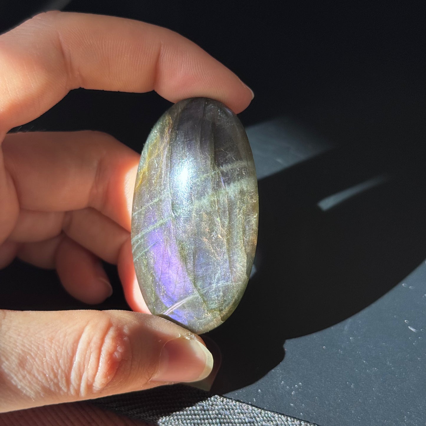 Lila Labradorit Cabochon ~ 60A