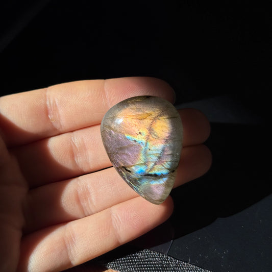 Lila Labradorit Cabochon ~ 40C