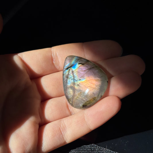 Lila Labradorit Cabochon ~ 40C