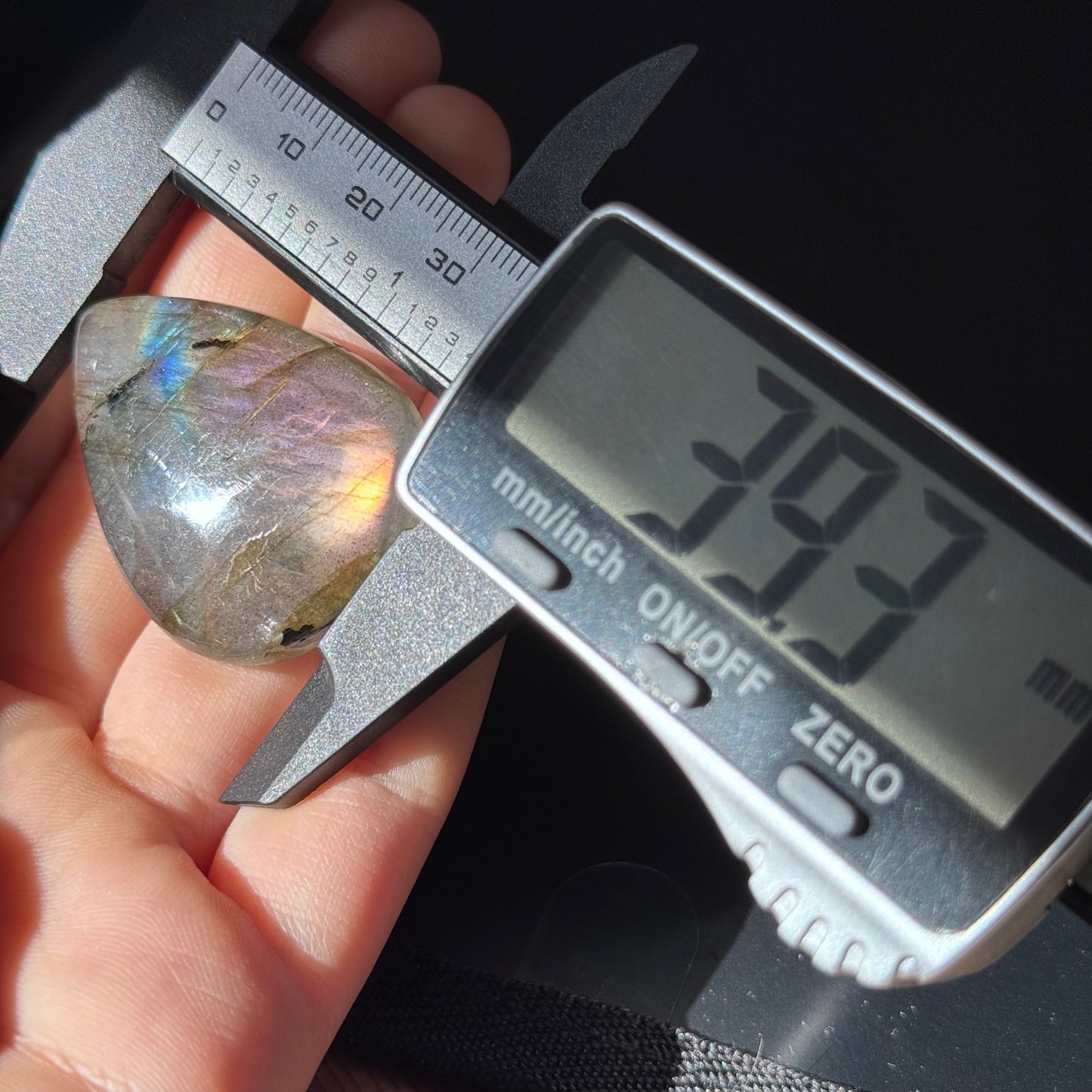 Lila Labradorit Cabochon ~ 40C