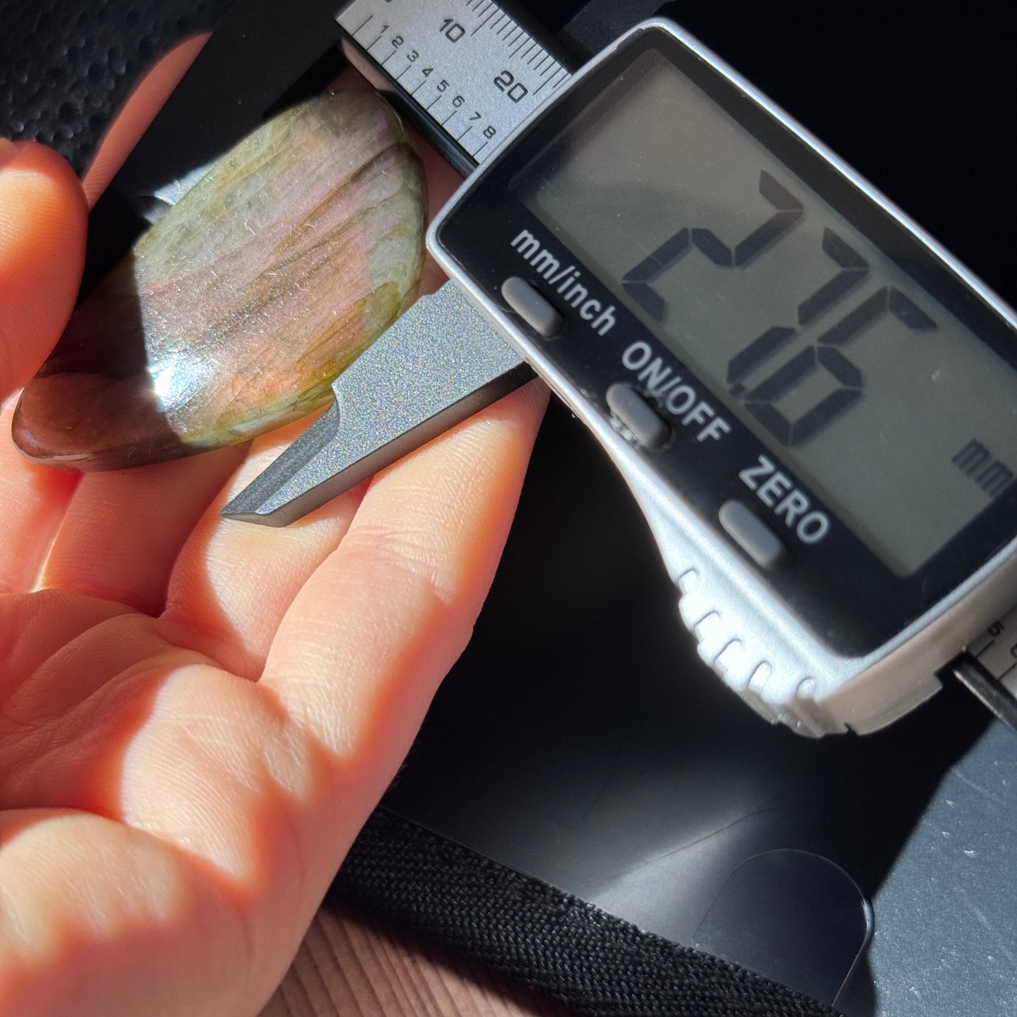 Lila Labradorit Cabochon ~ 40D