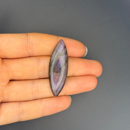 Lila Labradorit Cabochon ~ 18U