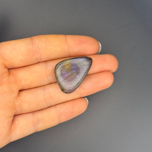 Lila Labradorit Cabochon ~ 18W