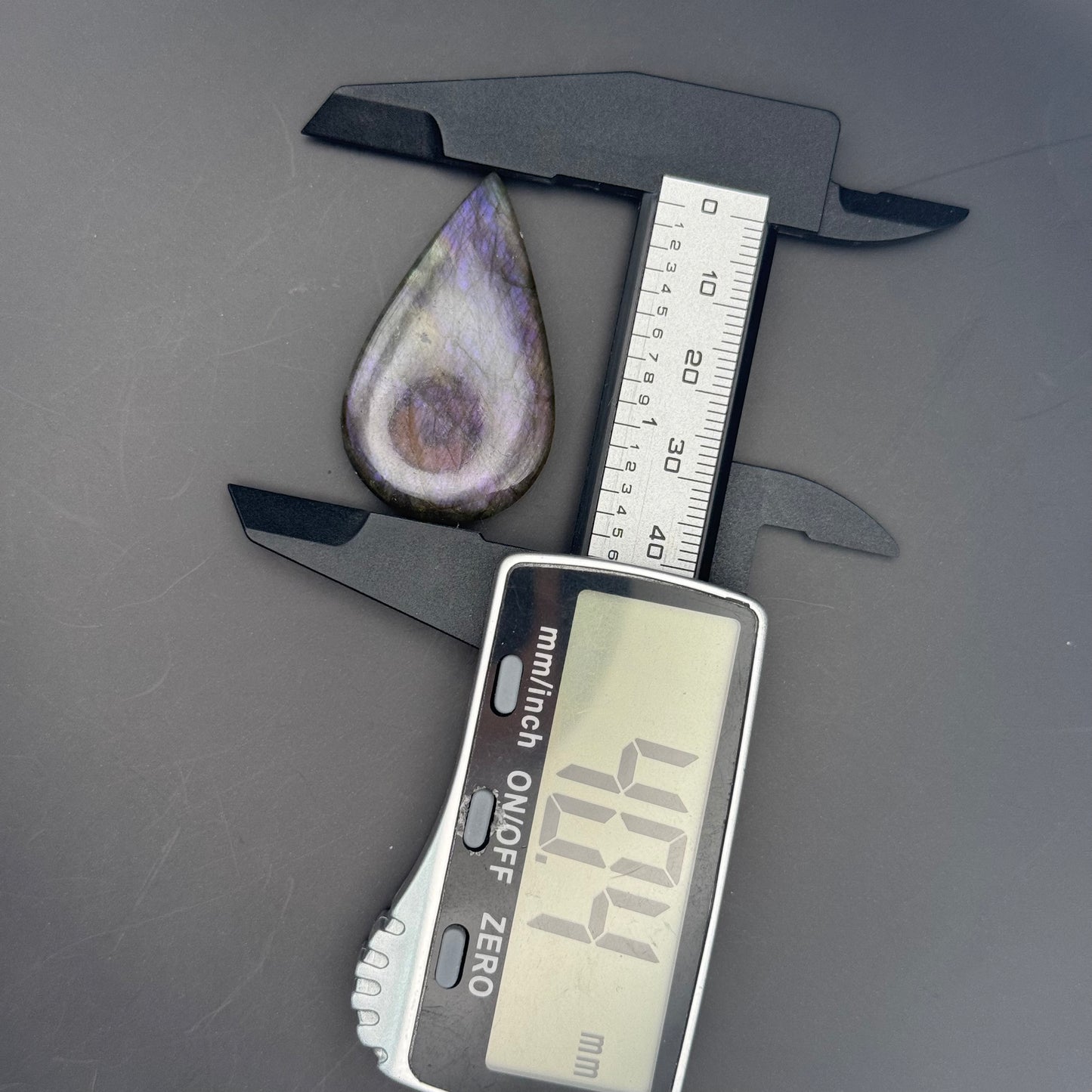 Lila Labradorit Cabochon ~ 18X