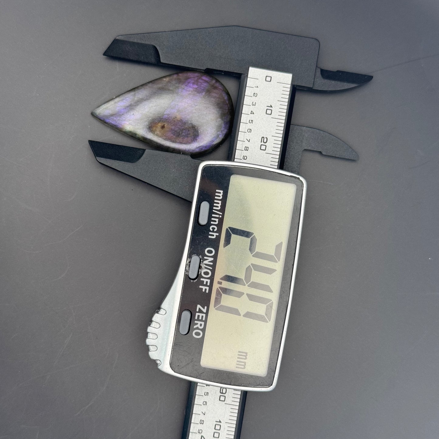 Lila Labradorit Cabochon ~ 18X