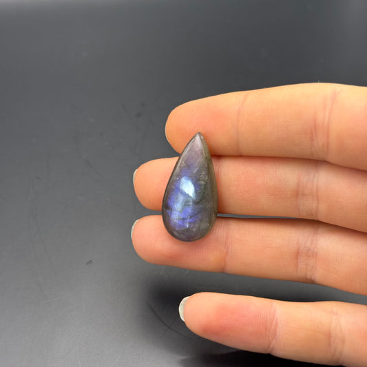 Lila Labradorit Cabochon ~ 10K