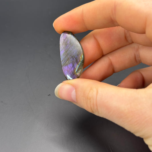 Lila Labradorit Cabochon ~ 10N