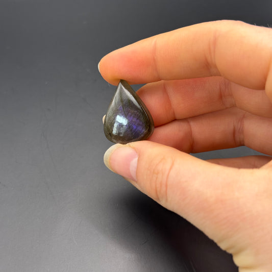 Lila Labradorit Cabochon ~ 10T