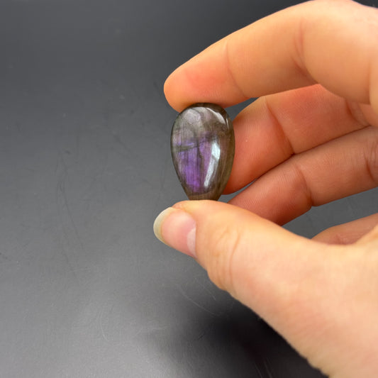 Lila Labradorit Cabochon ~ 10V