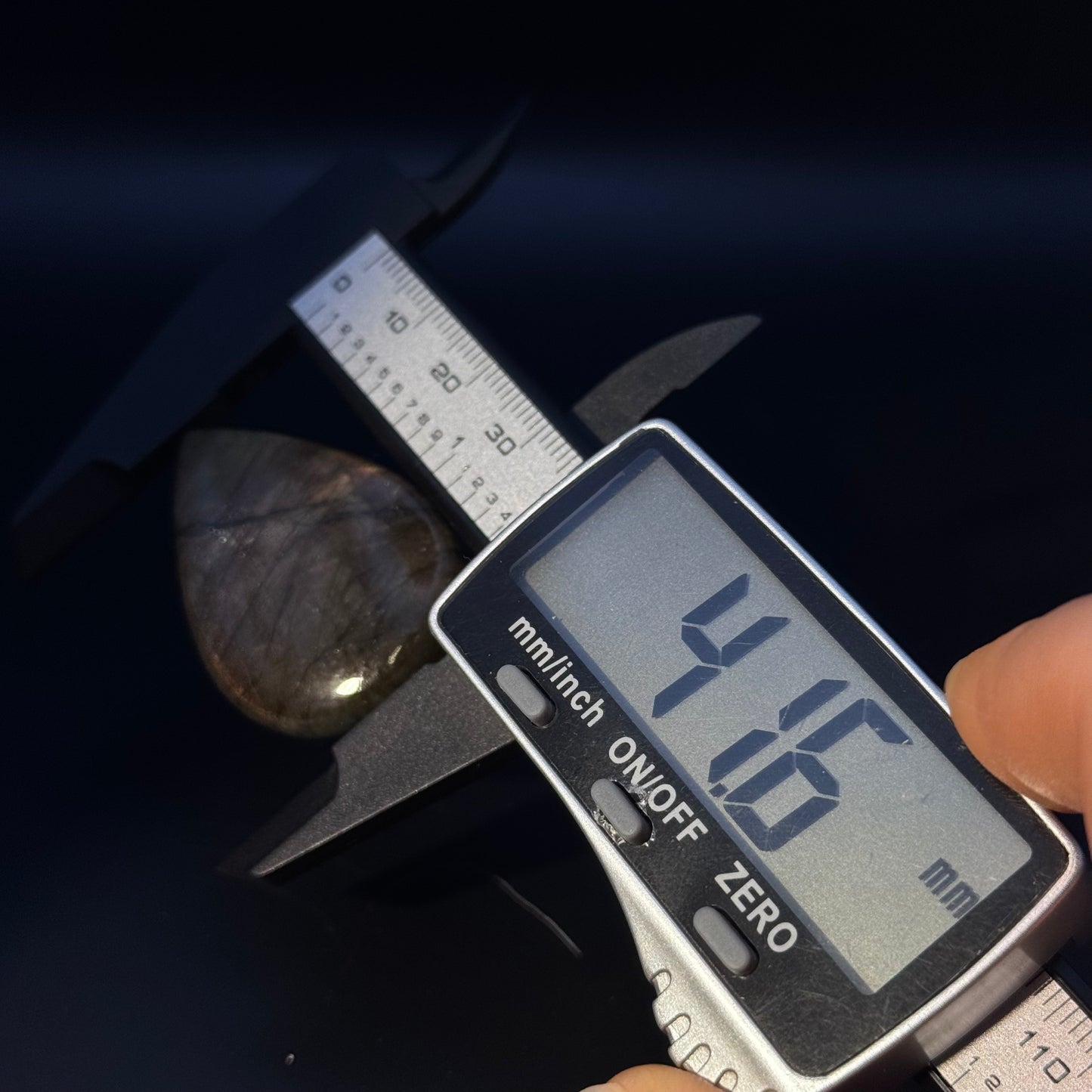 Lila Labradorit Cabochon ~ 29E