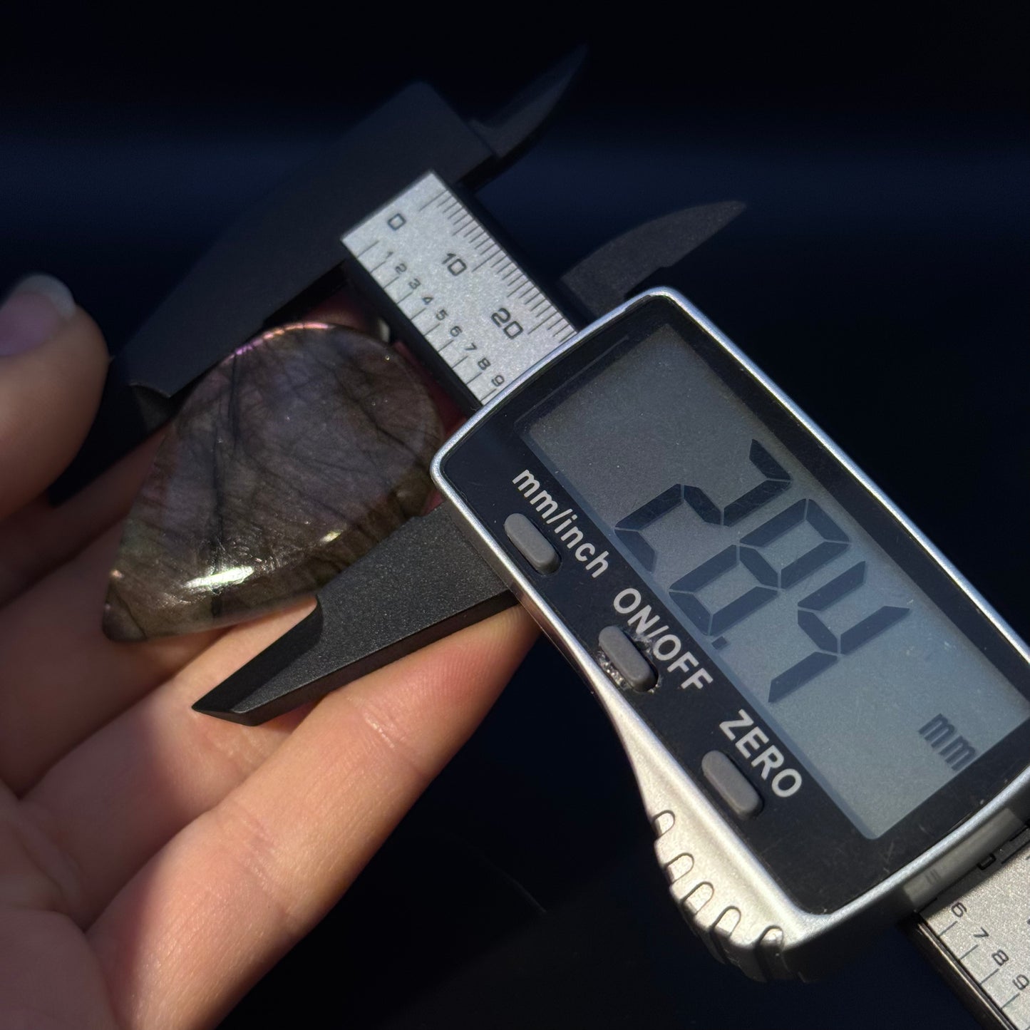 Lila Labradorit Cabochon ~ 29E