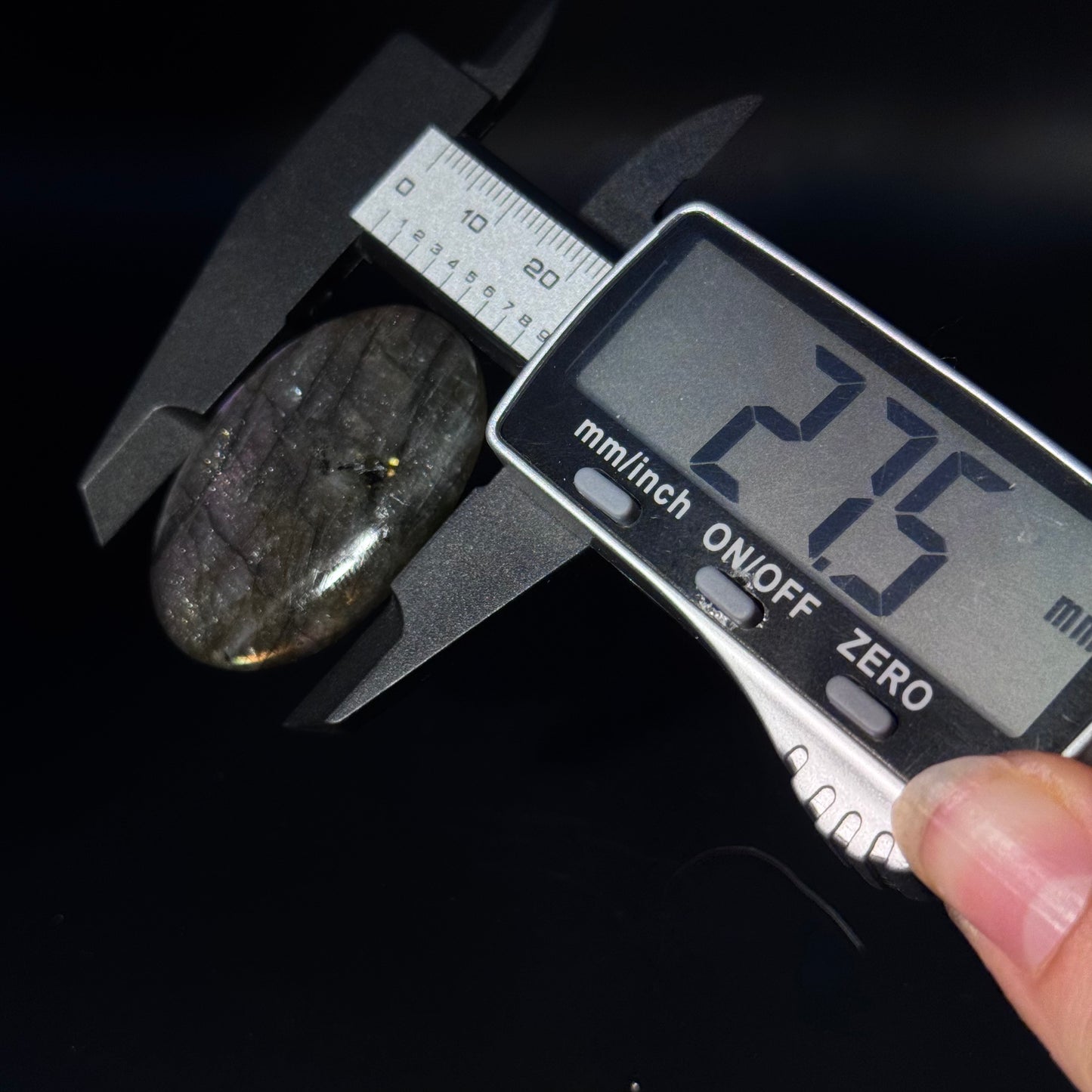 Lila Labradorit Cabochon ~ 29F