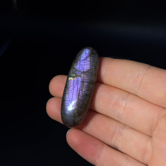 Lila Labradorit Cabochon ~ 29G