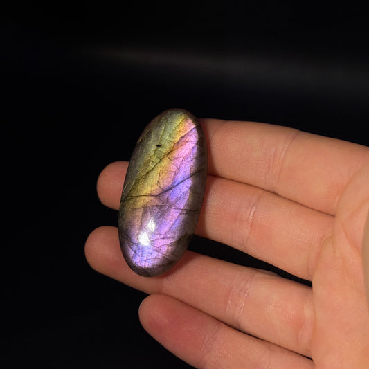 Lila Labradorit Cabochon ~ 29K