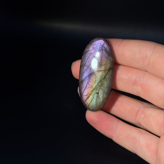 Lila Labradorit Cabochon ~ 29K