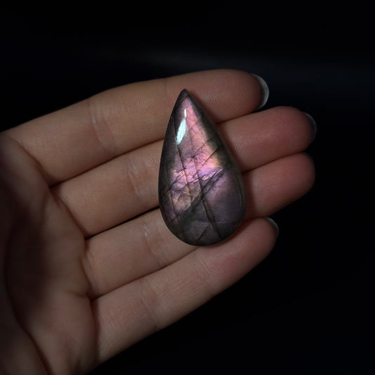 Lila Labradorit Cabochon ~ 29O