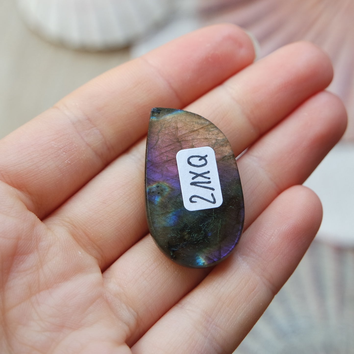 Lila Labradorit Cabochon ~ 21XQ