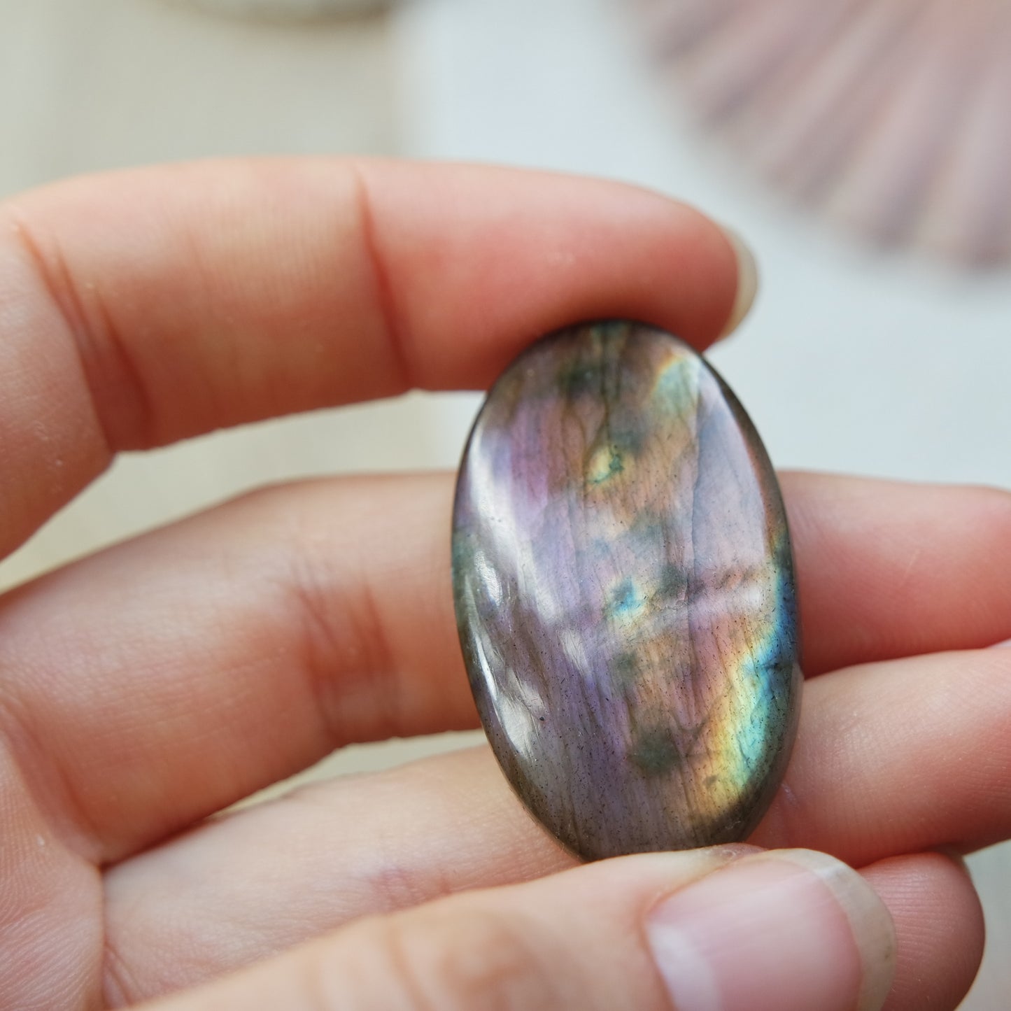 Lila Labradorit Cabochon ~ 21XU