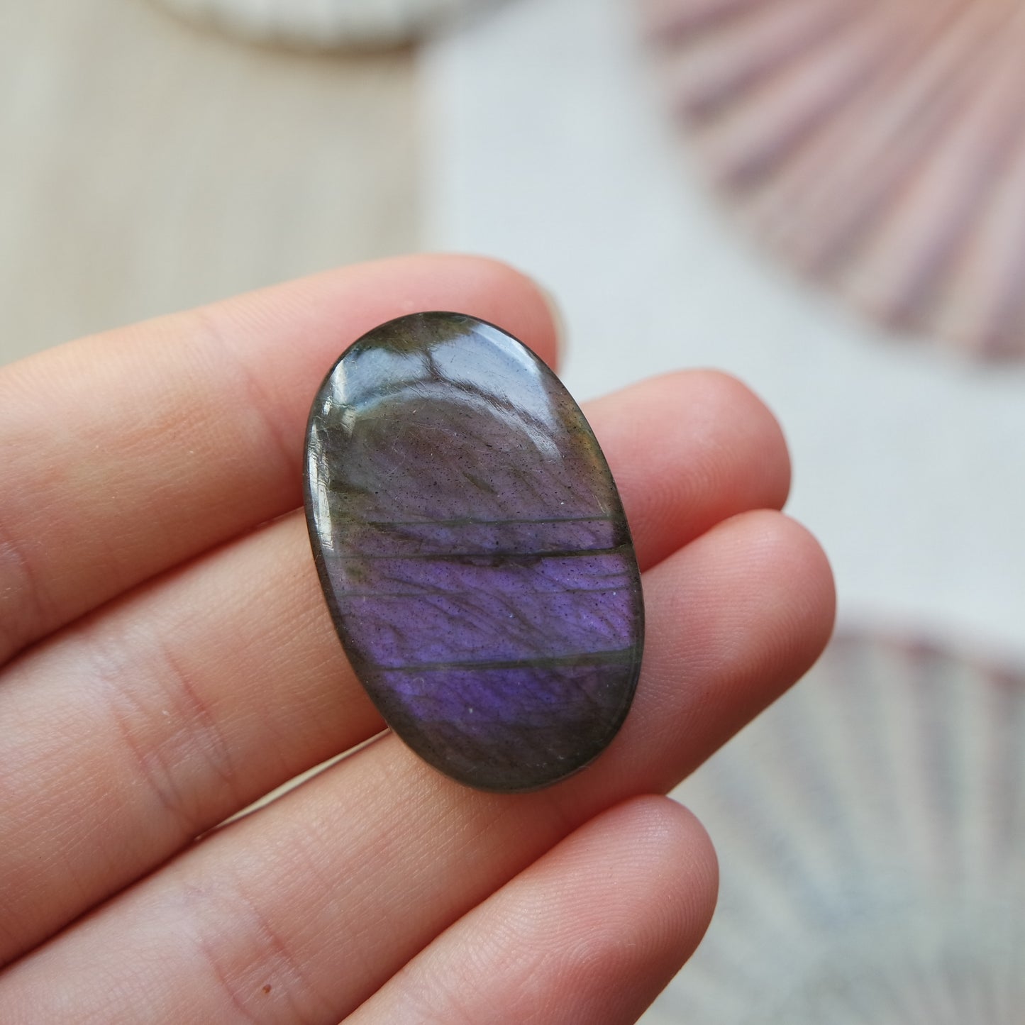 Lila Labradorit Cabochon ~ 21XX