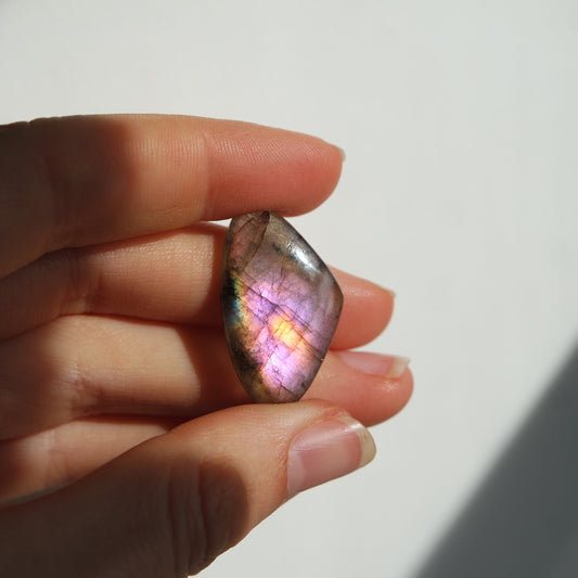 Lila Labradorit Cabochon ~ 10XE