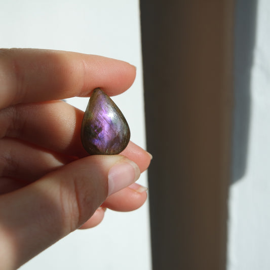 Lila Labradorit Cabochon ~ 10XH
