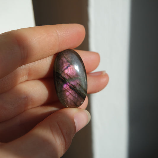 Lila Labradorit Cabochon ~ 14XA