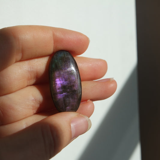 Lila Labradorit Cabochon ~ 14XF