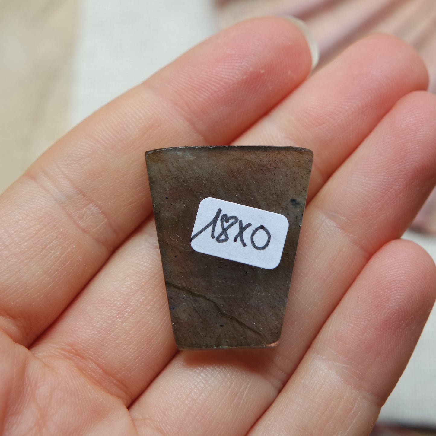 Lila Labradorit Cabochon ~ 18XO