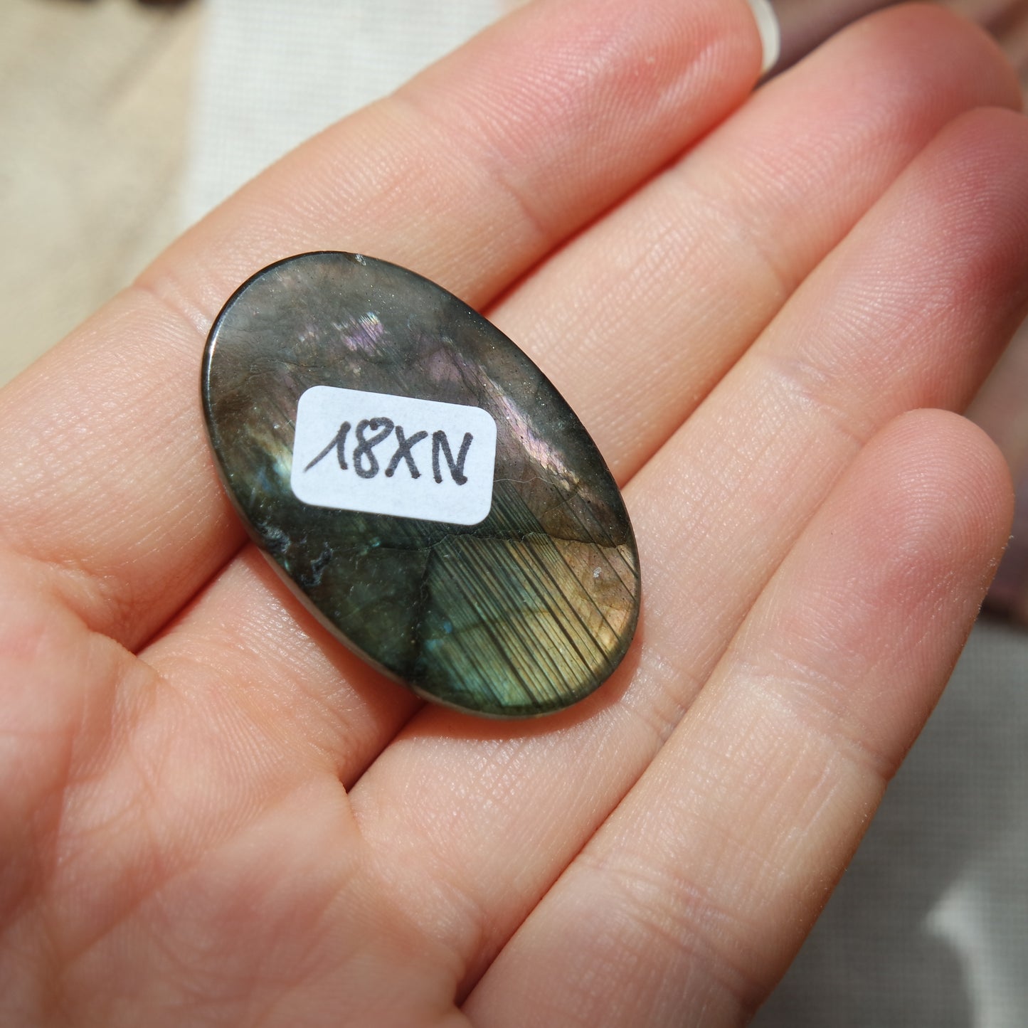 Lila Labradorit Cabochon ~ 18XN