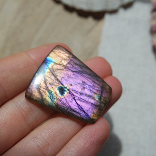 Lila Labradorit Cabochon ~ 18XK