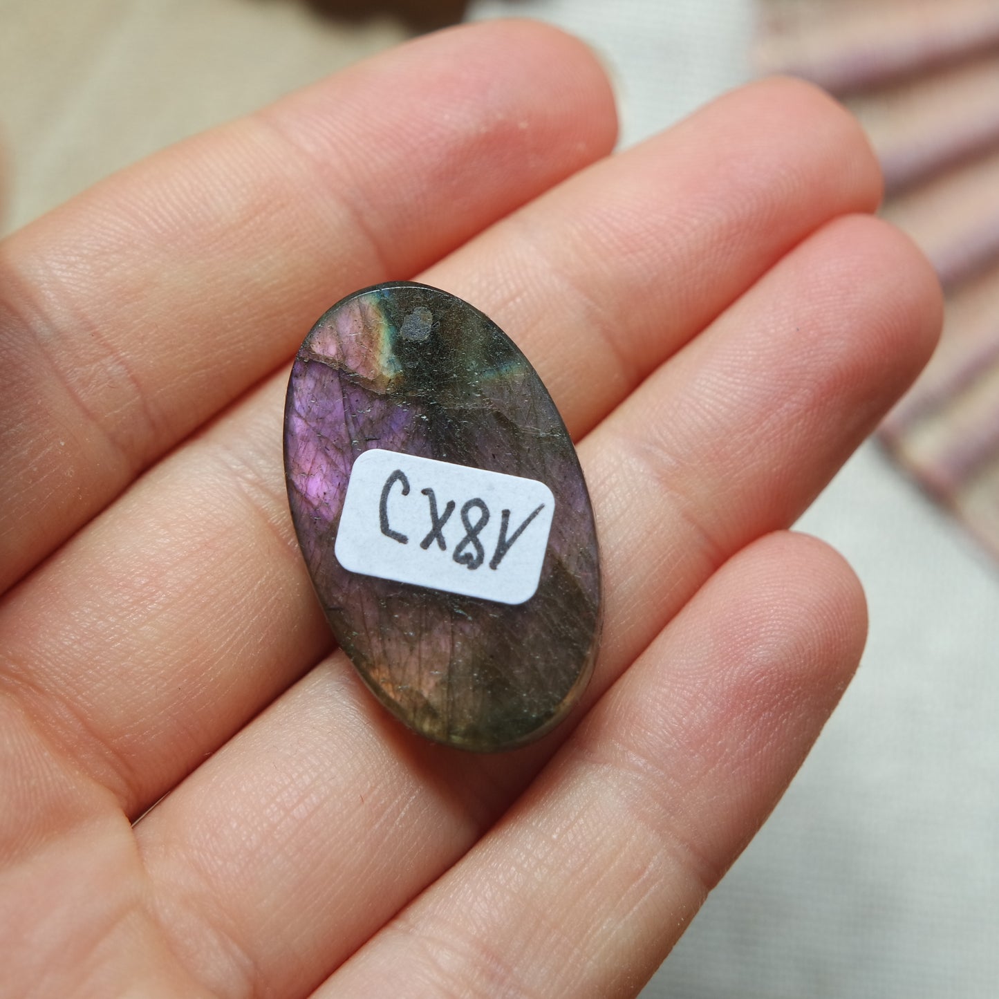 Lila Labradorit Cabochon ~ 18XJ