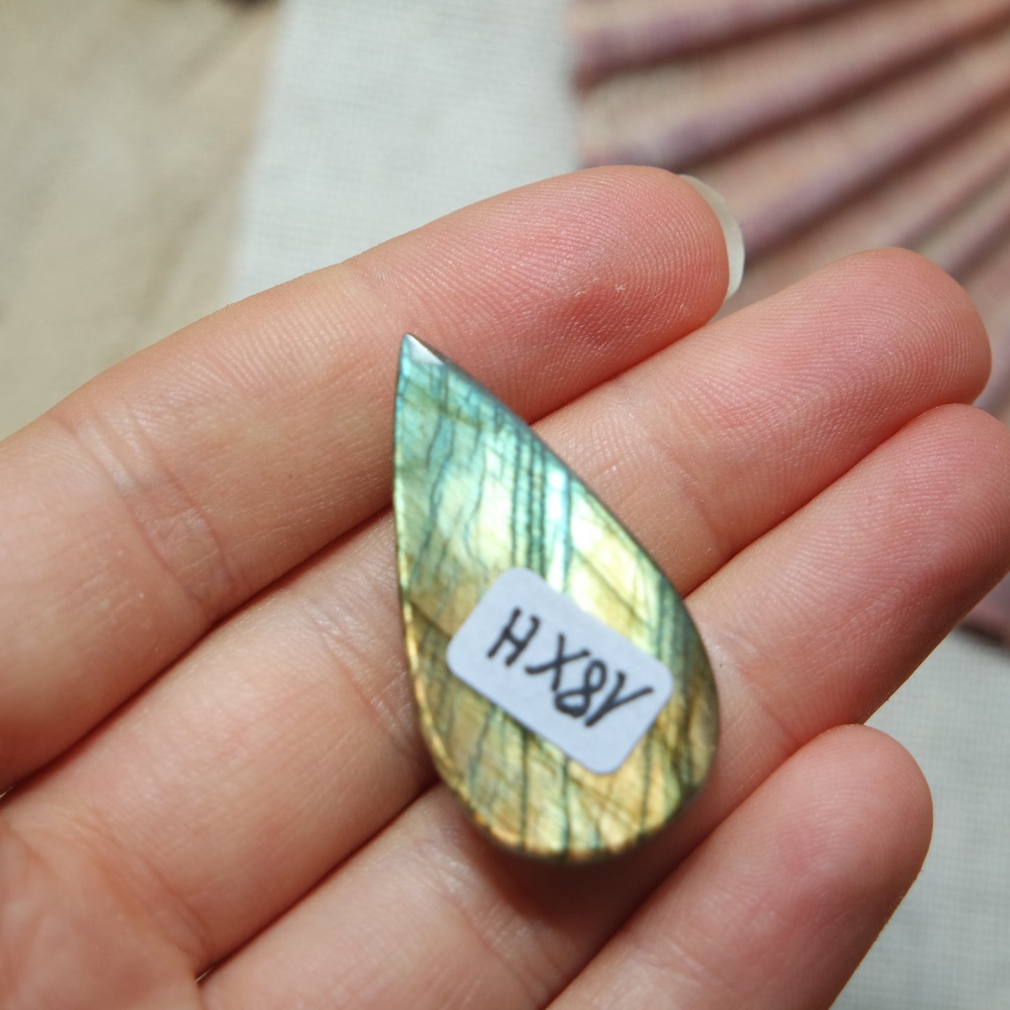 Lila Labradorit Cabochon ~ 18XH