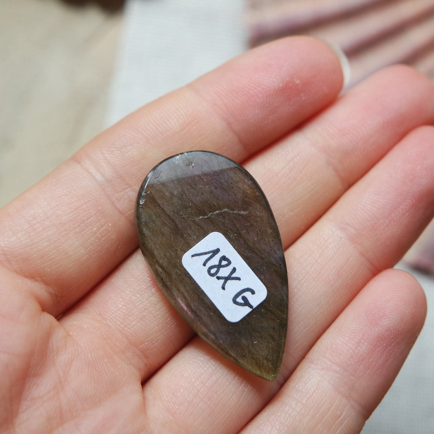 Lila Labradorit Cabochon ~ 18XG