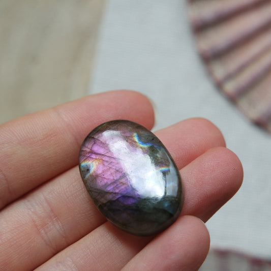 Lila Labradorit Cabochon ~ 18XF