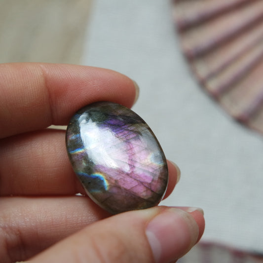 Lila Labradorit Cabochon ~ 18XF