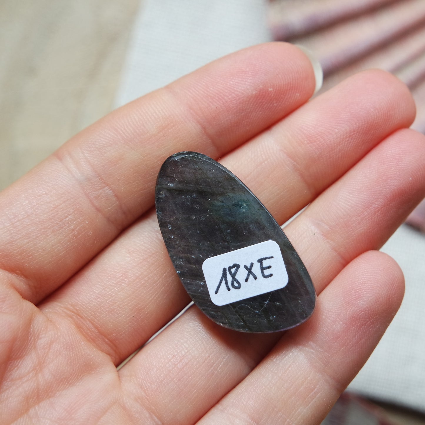 Lila Labradorit Cabochon ~ 18XE