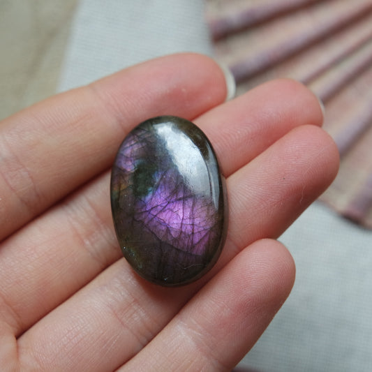 Lila Labradorit Cabochon ~ 18XD