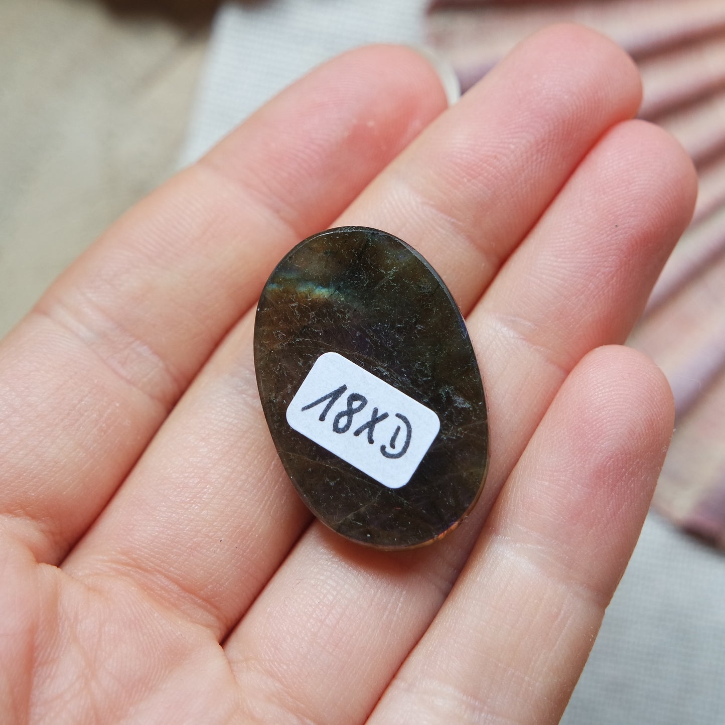 Lila Labradorit Cabochon ~ 18XD