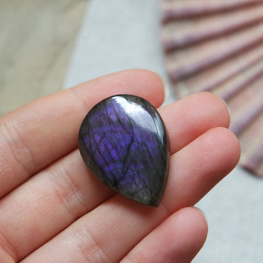 Lila Labradorit Cabochon ~ 18XB
