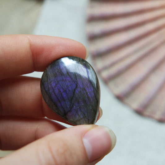 Lila Labradorit Cabochon ~ 18XB