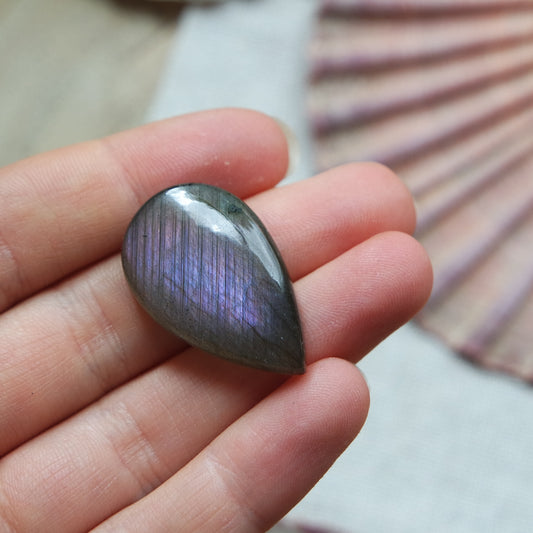 Lila Labradorit Cabochon ~ 16ZAA