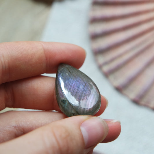 Lila Labradorit Cabochon ~ 16ZAA
