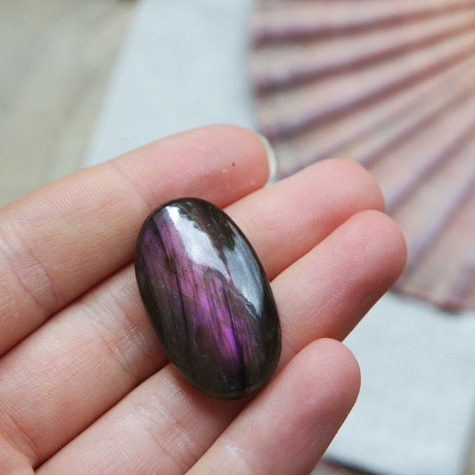 Lila Labradorit Cabochon ~ 16ZY