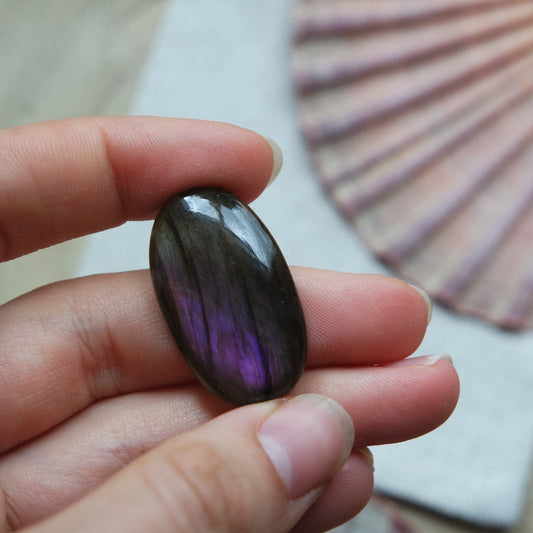 Lila Labradorit Cabochon ~ 16ZY