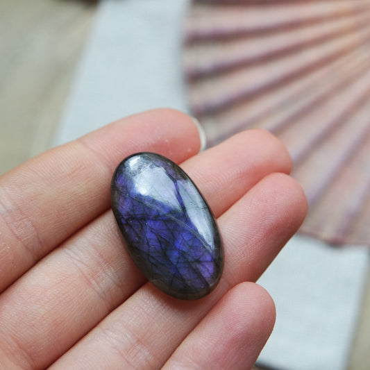 Lila Labradorit Cabochon ~ 16ZX