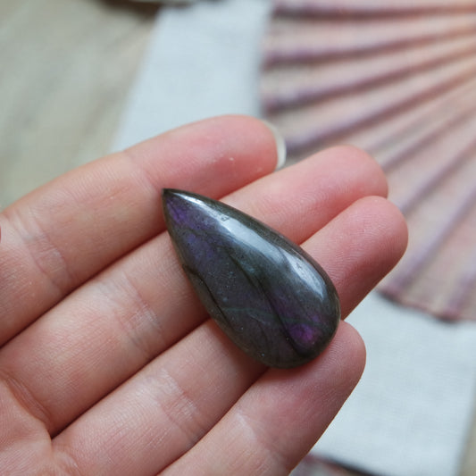 Lila Labradorit Cabochon ~ 16ZW