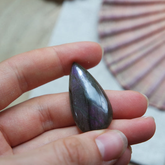 Lila Labradorit Cabochon ~ 16ZW