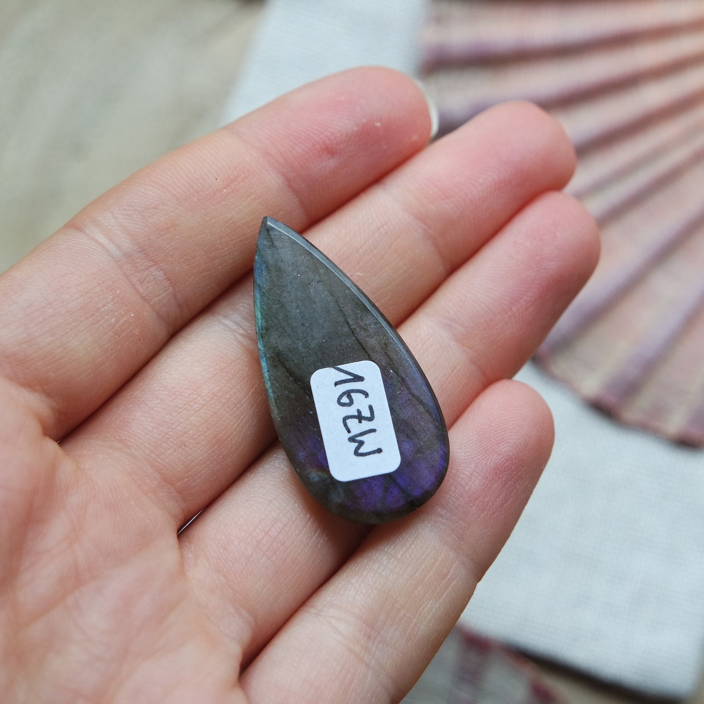 Lila Labradorit Cabochon ~ 16ZW