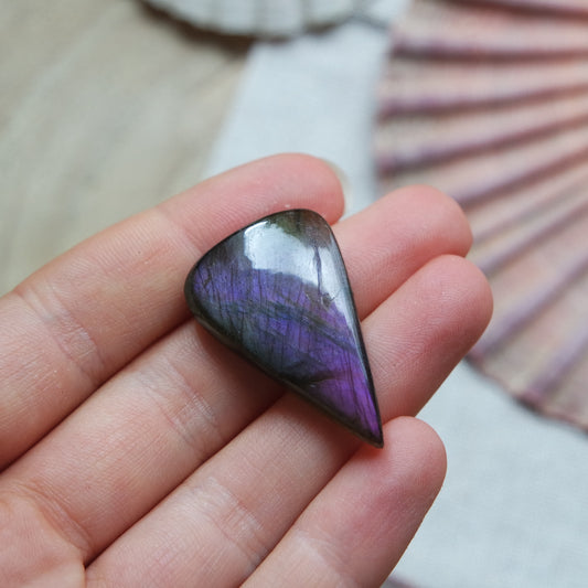 Lila Labradorit Cabochon ~ 16ZV